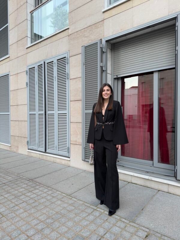 Traje negro pedrería - Imagen 6