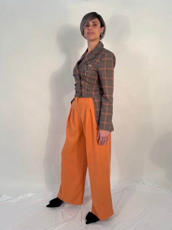 Pantalón pinzas naranja - Imagen 3